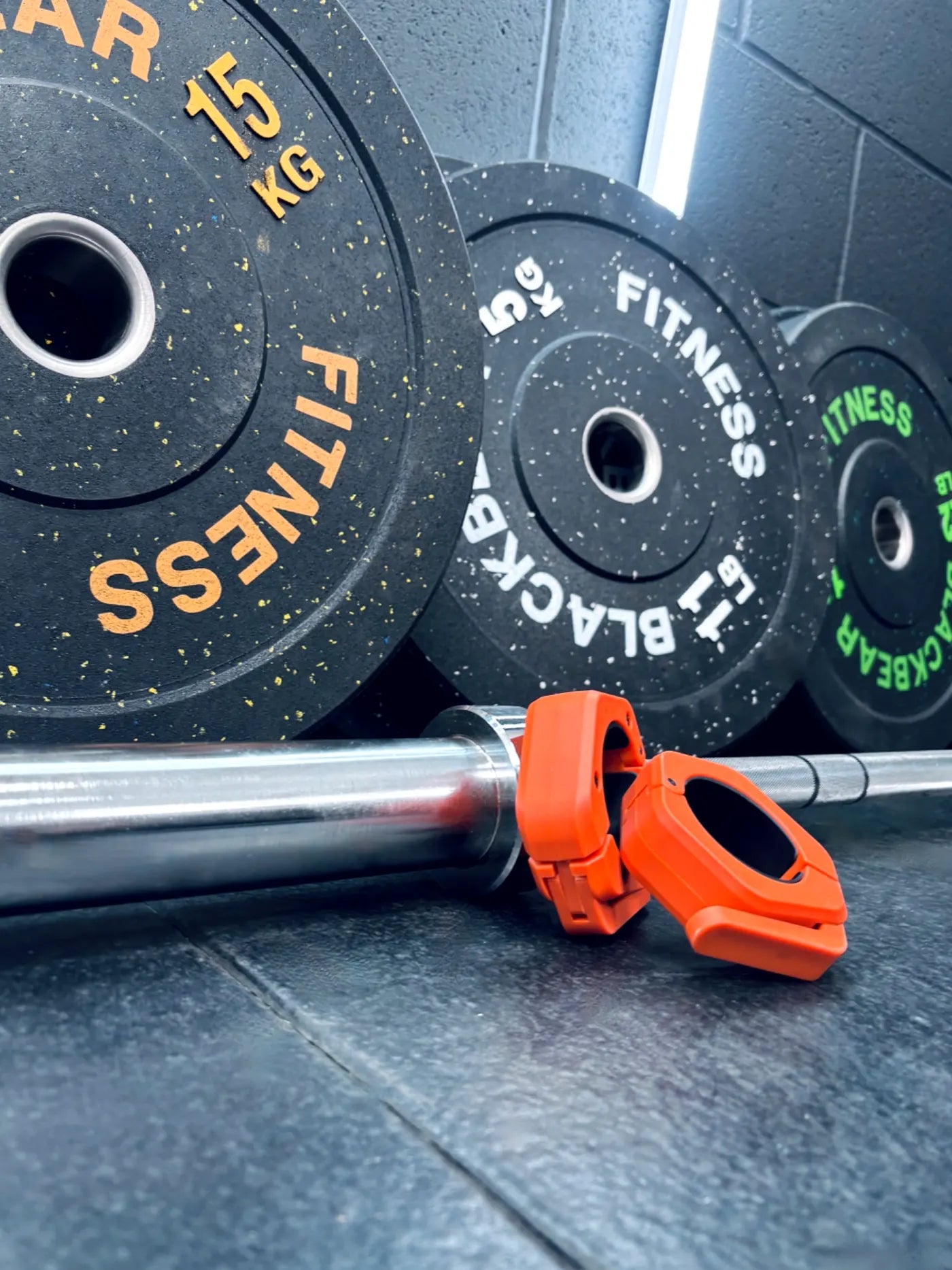 7ft 20kg Bar and 100kg Hi - Temp Bumper Plate Package 2 - BlackBear Fitness